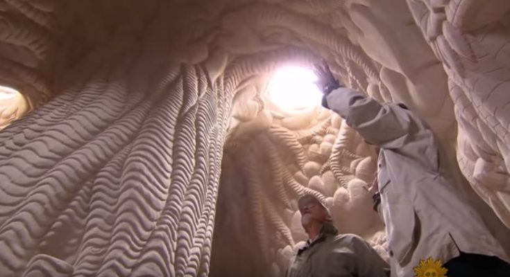 Jetoi 25 vite në shpellë, çfarë bëri aty është e mahnitshme (VIDEO)