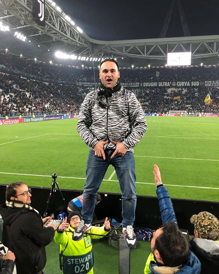Shqiptari në stadiumin e Juventusit “tërbon” Simeonen me gjestin e tij, foto që po bën namin